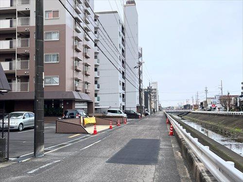北西側前面道路