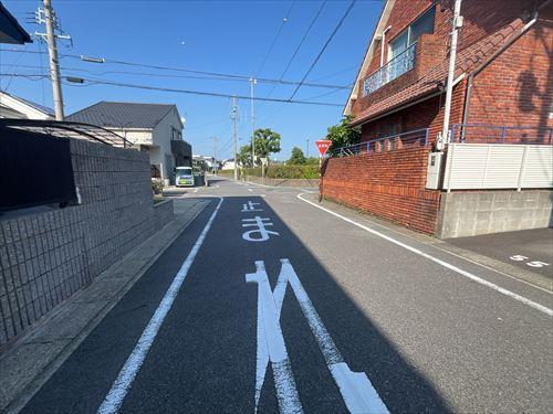 北東側前面道路1