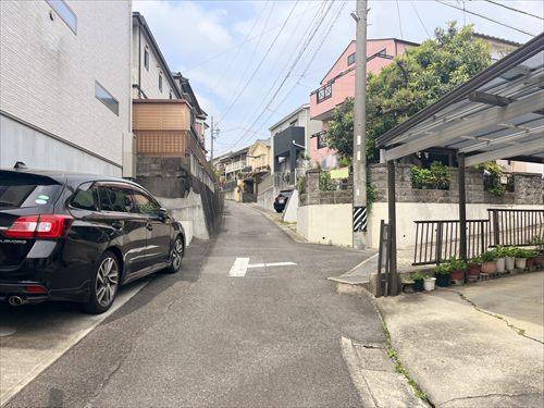 西側前面道路南側交差点付近-1