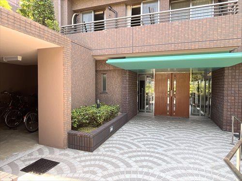マンション出入口