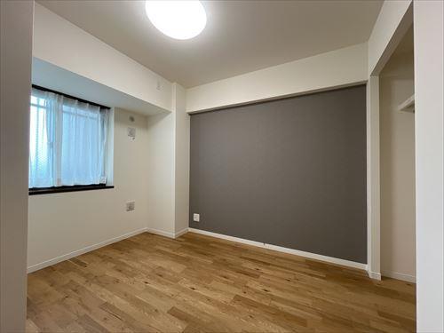 北東側洋室（約5.0帖）