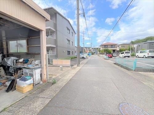 東側前面道路2（2026年5月撮影）