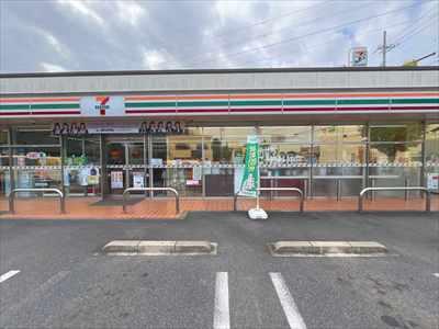 セブンイレブン八前1丁目店:徒歩1分 セブンイレブン八前1丁目店:徒歩1分