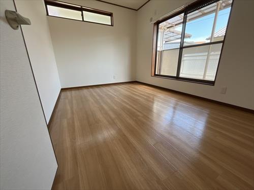 2階洋室（バルコニー側）