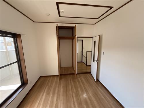 2階洋室（バルコニー側）