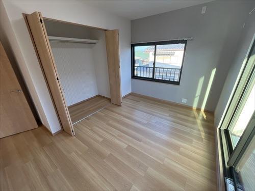 2階洋室（バルコニー側）