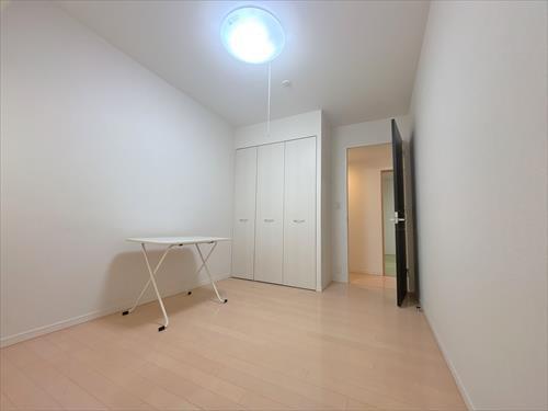 洋室6帖（南西側）