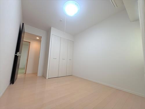 洋室6帖（南西側）