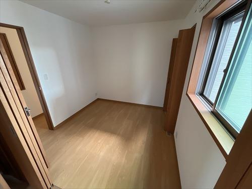 2F洋室約4.5帖（東側）