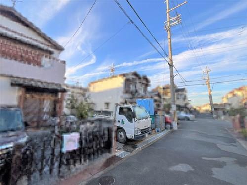 前面道路含む土地写真（左から撮影）