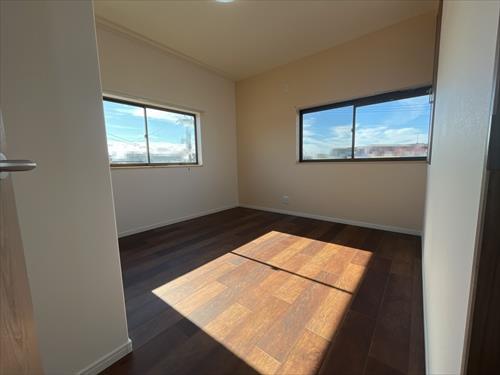 2階洋室（約6.1帖）