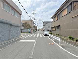 東側前面道路