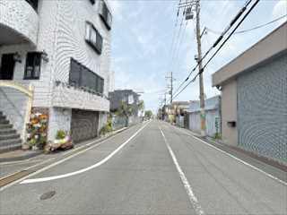 東側前面道路