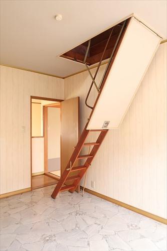 小屋裏収納梯子