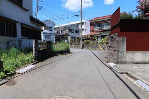 前面道路（南東側から）