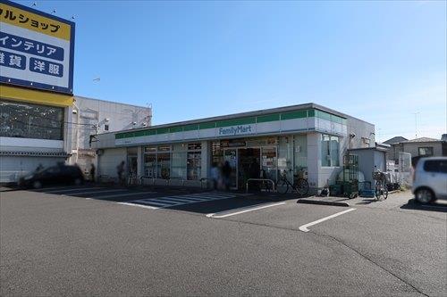 ファミリーマート秀栄高専通り店850m