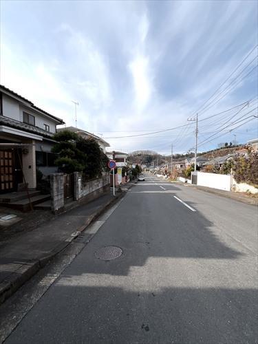 前面道路（東側より撮影）