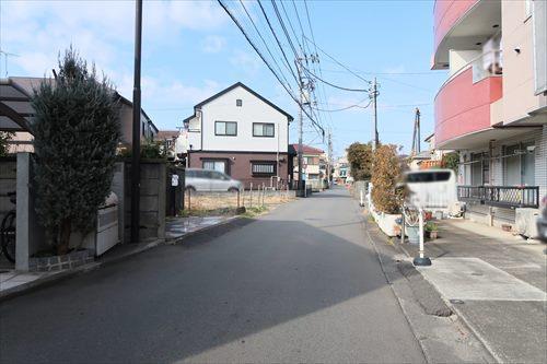 前面道路（北東側）