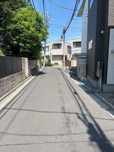 前面道路（令和７年７月撮影）