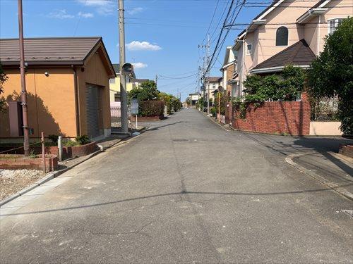 前面道路[西側から撮影]