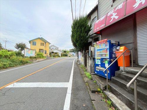 前面道路(北東側)