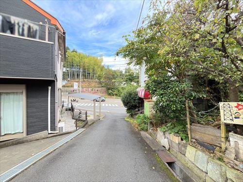 前面道路(北西側)