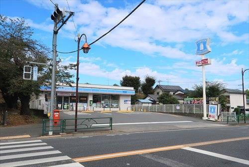 ローソン西武武蔵大和駅前店550m