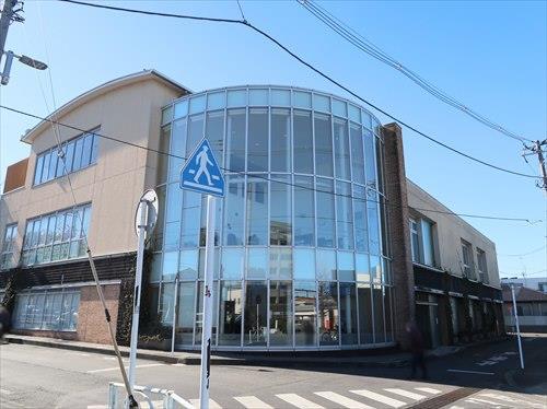 日野市立平山図書館880m