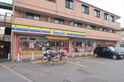 ミニストップ神代植物公園前店340m