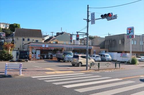 セブンイレブン三鷹大沢1丁目店540m