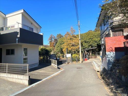 前面道路(東側)