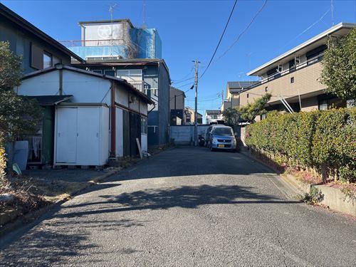 北東側前面通路[南側から撮影]