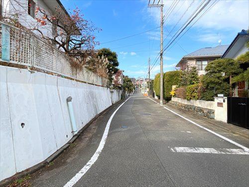 前面道路(北東側)