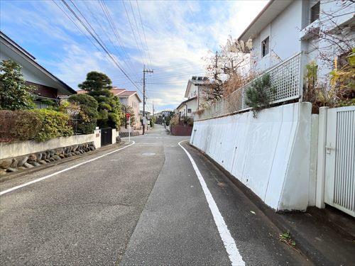 前面道路(北東側)