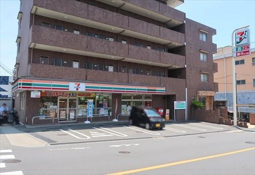 セブンイレブン多摩関戸5丁目店910m