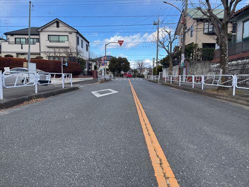 前面道路(北東側公道)