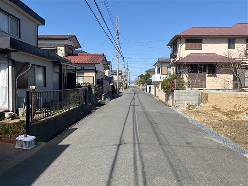 前面道路[南東側から撮影]