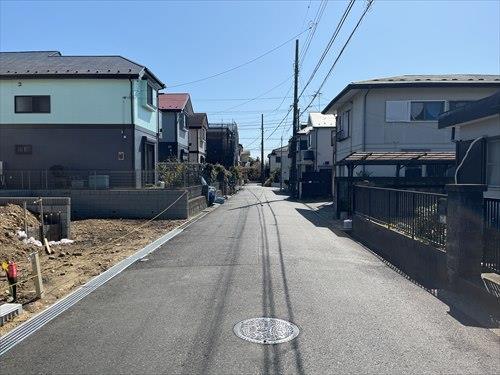 前面道路[北西側から撮影]