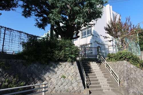 八王子市立第六中学校(1020m)