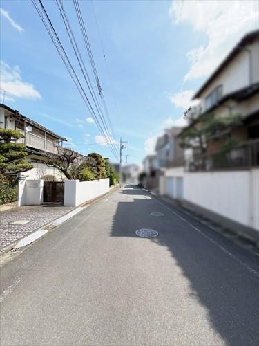 前面道路[西側から撮影]