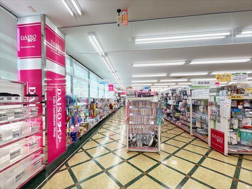 ダイソーやまや北野台店(900m)