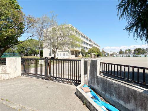 八王子市立片倉台小学校(290m)
