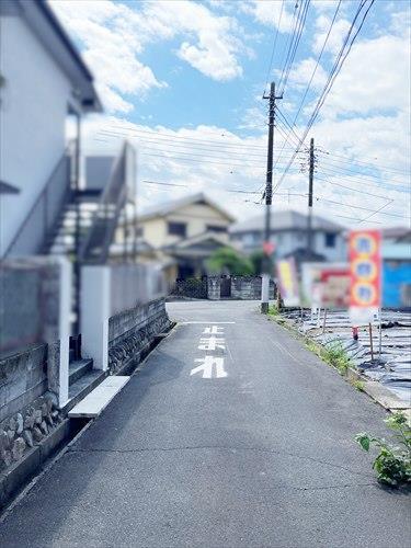 前面道路[北西側から撮影]