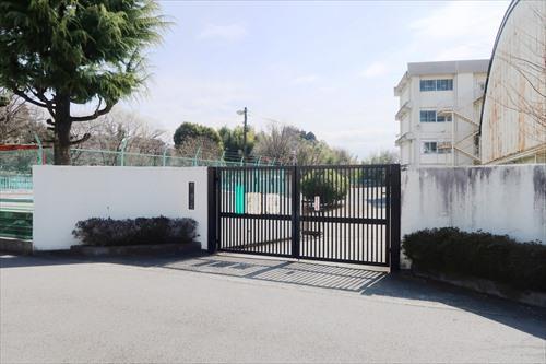八王子市立楢原小学校(540m)