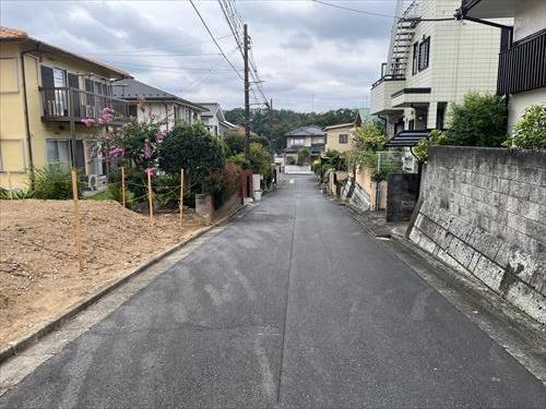 前面道路[西側から撮影]