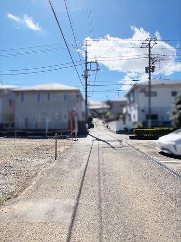 前面道路(西側) 前面道路(西側)