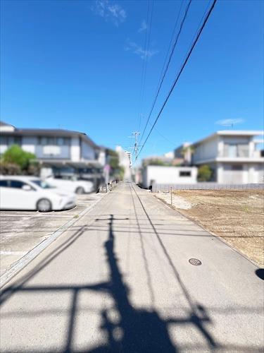 前面道路(西側) 前面道路(西側)