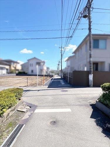 前面道路(南側) 前面道路(南側)