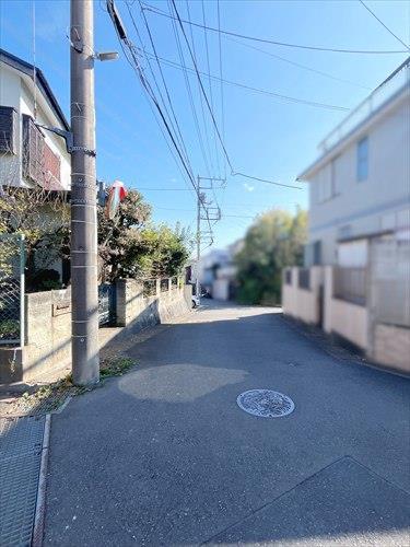 西側前面道路