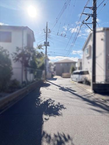 西側前面道路